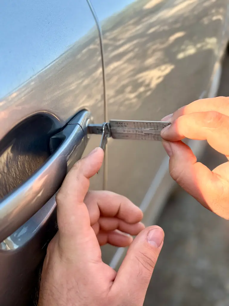 Otevření automobilu zámečníkem