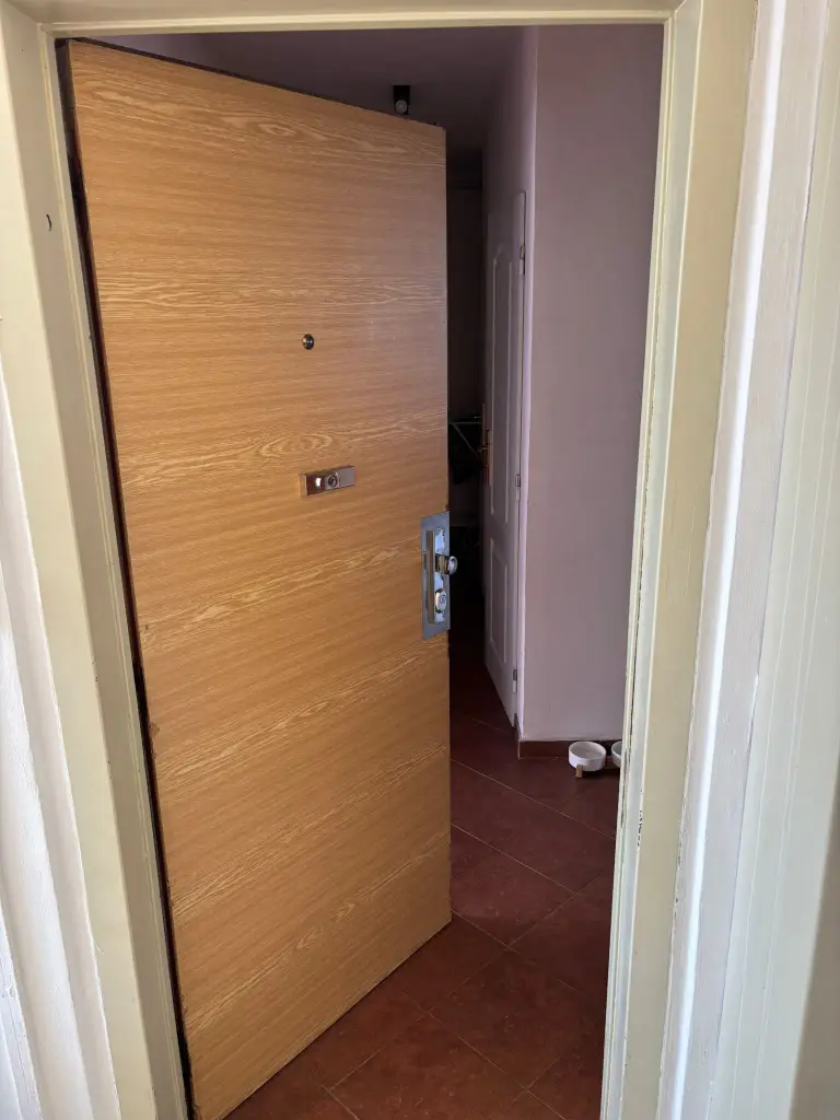 Šetrné otevření zabouchnutých dveří